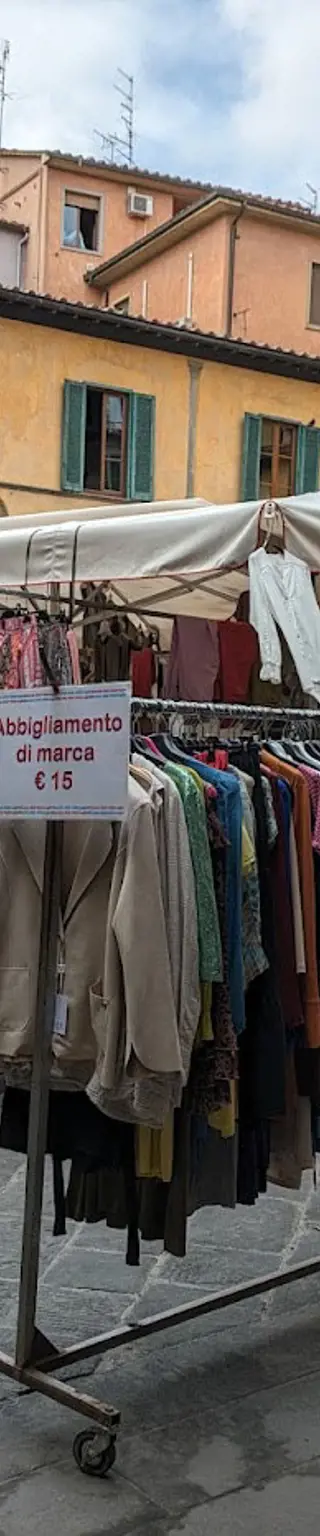 Besuche einen italienischen Flohmarkt